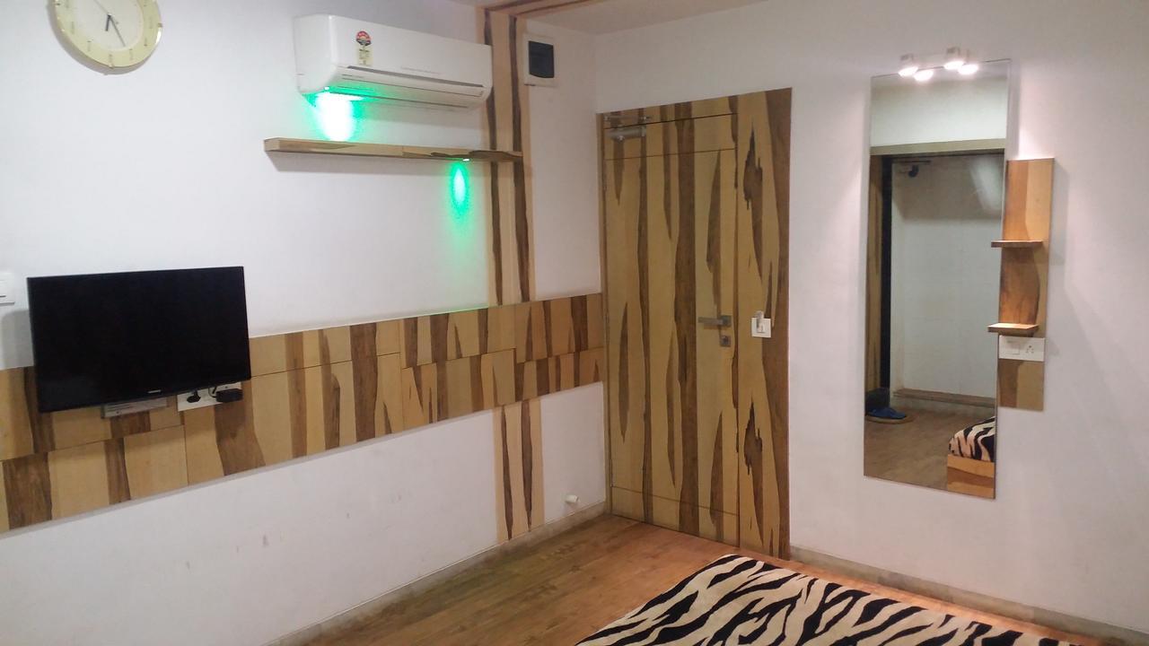 Hotel Decent Surat Dış mekan fotoğraf